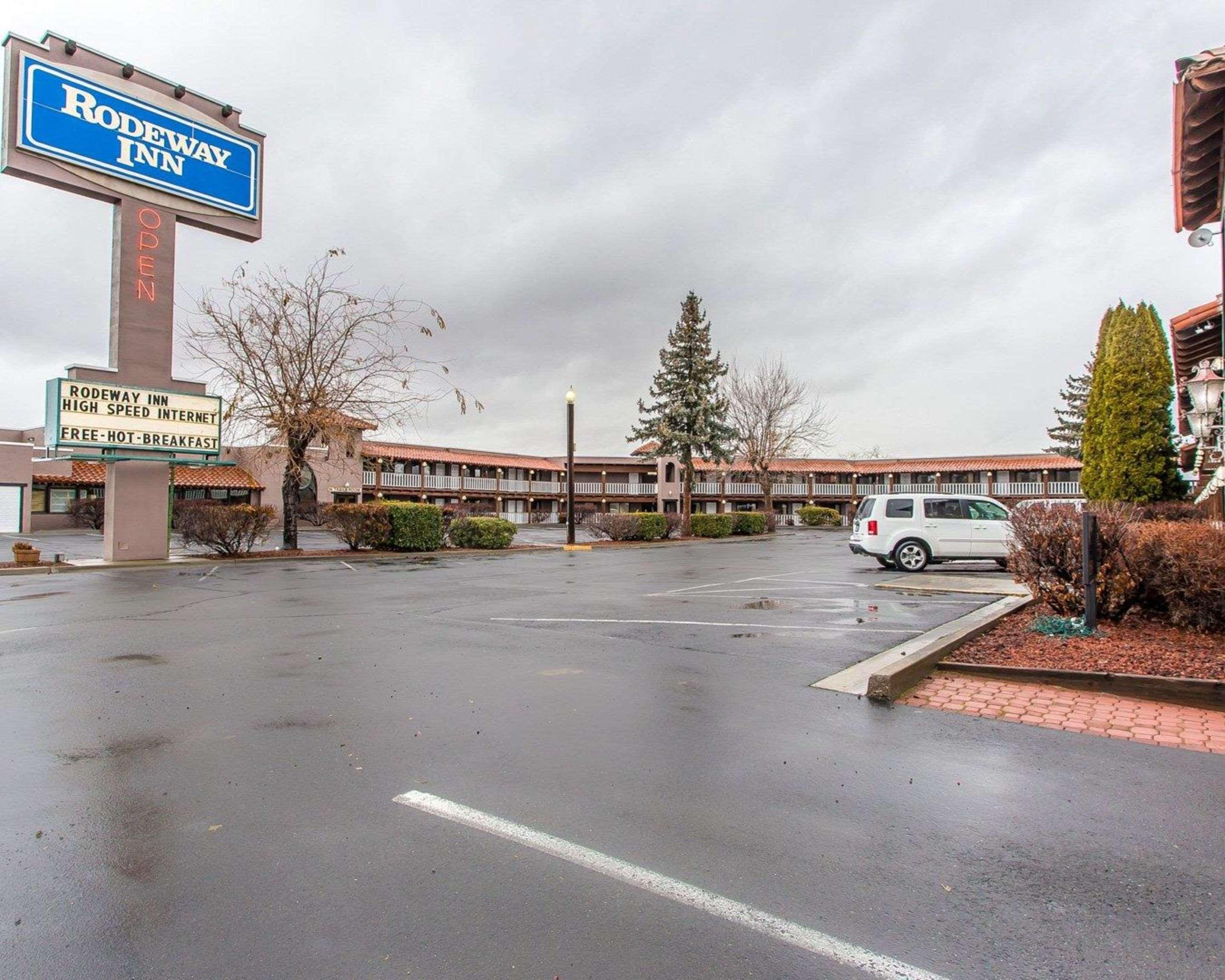 Rodeway Inn Baker City Exterior photo
